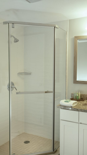 Bathroom 3, Paniolo Greens, Hawaii