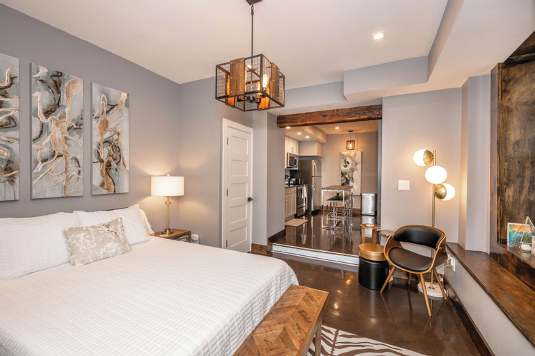 Luxury Mt. Adams Retreat Apt 1, Hamilton