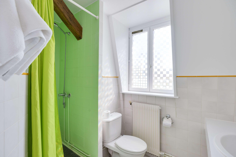 Bathroom 4, Hotel Notre Dame, Nord