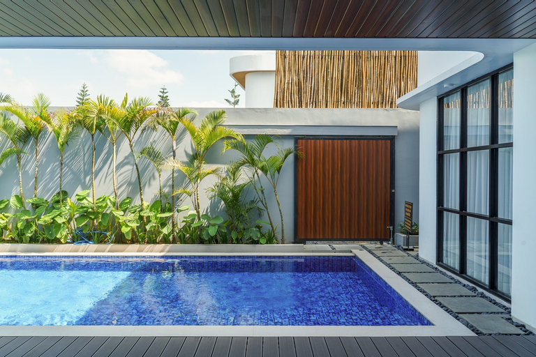 Swimming Pool 25