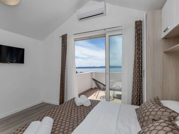 Bedroom 3, Stunning Villa in Drasnice With Private Pool, Podgora