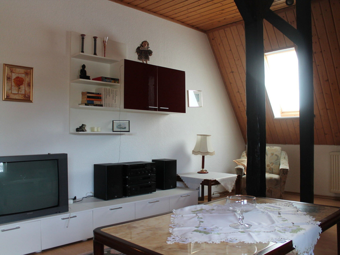 Others 5, Schone Zweizimmer-ferienwohnung mit Pool im Garten, Nordwestmecklenburg