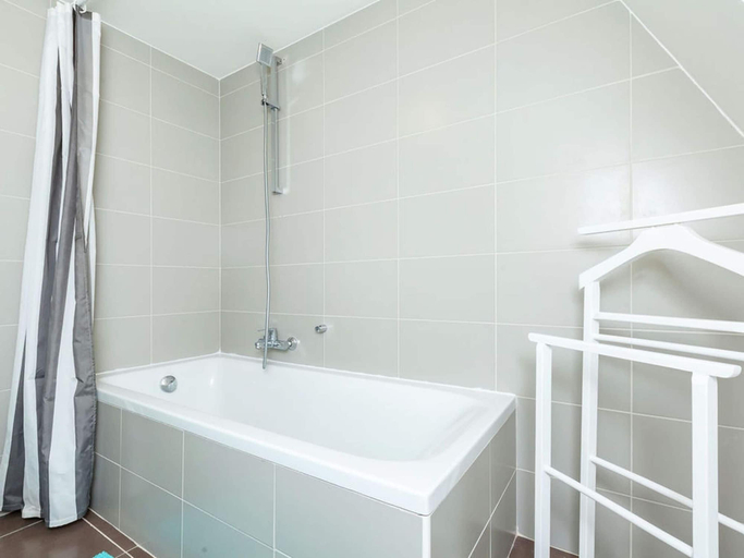 Bathroom 4, Holiday Home in Adinkerke With Fenced Garden, West-Vlaanderen