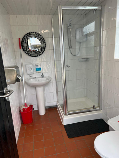 Bathroom, Home Farm Radnage 1 Glamping Bell Tent with Log Burner and Fire Pit, Buckinghamshire