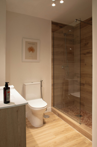 Bathroom 3, LAN Suites, Huelva