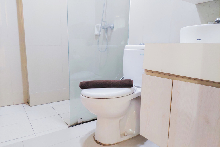 Bathroom 2, Spacious And Comfy 1Br Tree Park City Bsd Apartment, South Tangerang