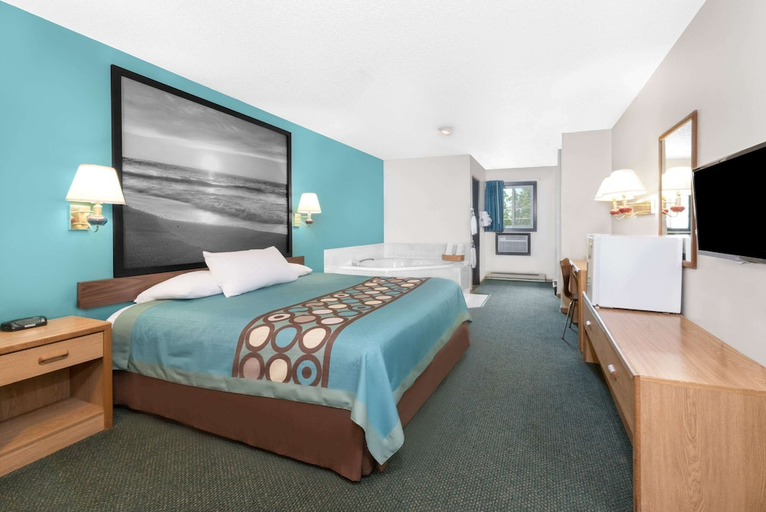 Bedroom 3, Super 8 by Wyndham Huron, Beadle