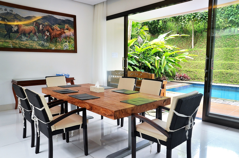 Dining Room 25