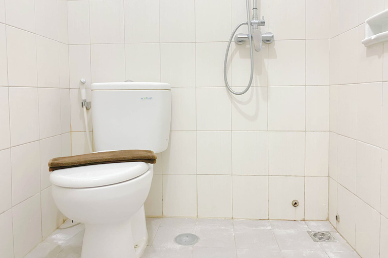 Bathroom, Good Choice And Homey 2Br Signature Park Grande Apartment, Jakarta Selatan