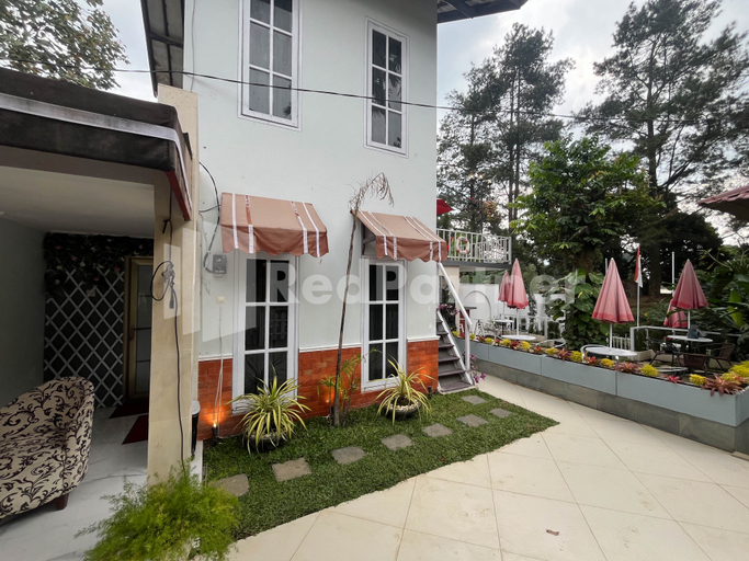 Exterior & Views 4, Villa Layar Selorejo Mitra RedDoorz, Malang