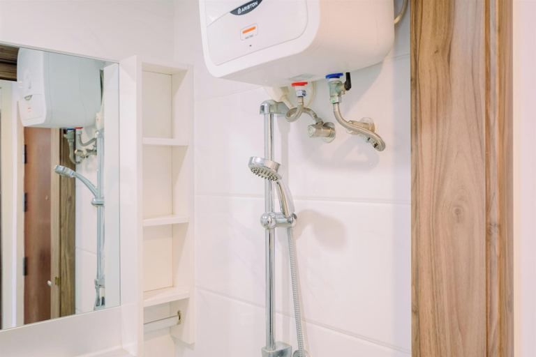 Bathroom 3, Strategic Studio Apartment Sky House Bsd Near Aeon Mall, South Tangerang