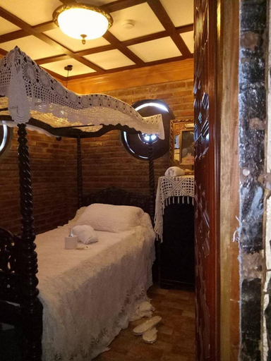 Bedroom 3, RedDoorz @ Villa E Mansion, Vigan City