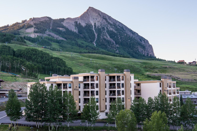 Elegantly Styled Plaza Condo Condo, Gunnison