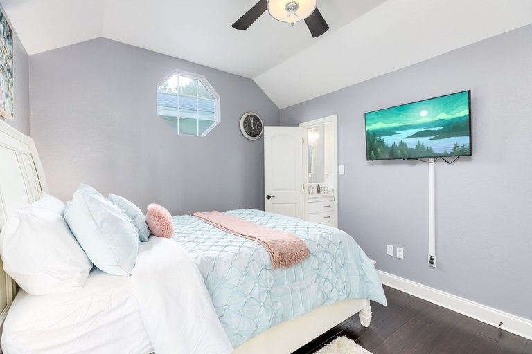 Bedroom 3, Colleen's Chic Chalet, Comal