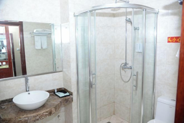 Bathroom 3, Fubainian Business Hotel, Qingdao