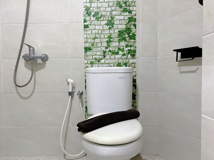 Bathroom, Beautifully Designed And Homey 1Br Apartment Mustika Golf Residence, Cikarang