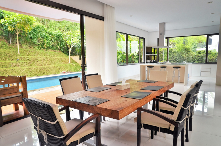 Dining Room 24