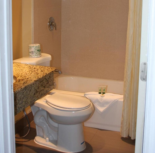 Bathroom 4, Hollywood Gateway Inn, Broward