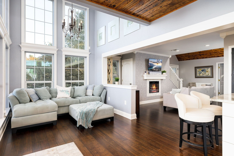 Others 5, Grand Chalet Getaway, Comal