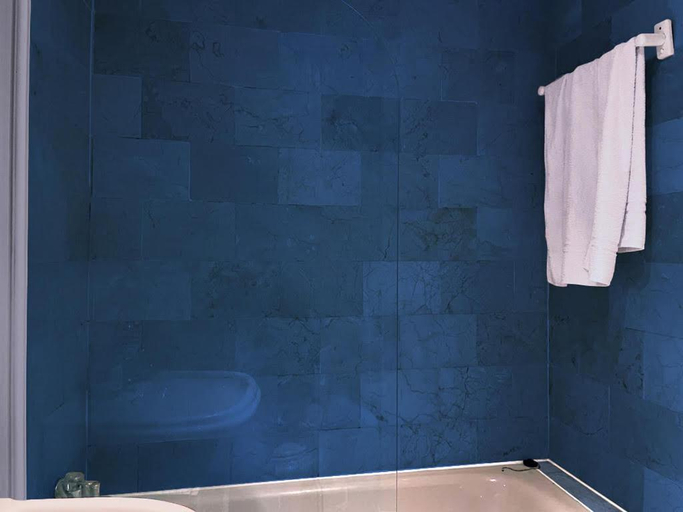 Bathroom 3, SOL- CARLOS V Apartaments, Madrid