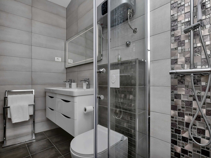 Bathroom 4, Stunning Villa in Drasnice With Private Pool, Podgora