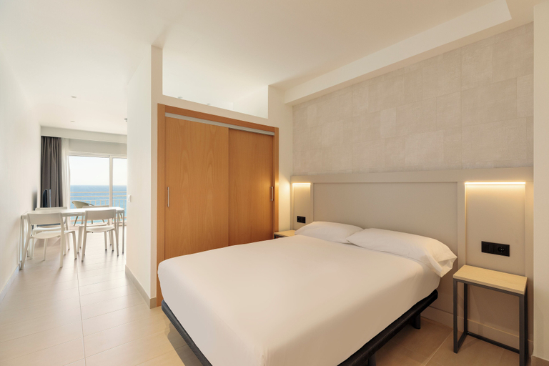 Bedroom 5, Aparthotel Xic, Girona