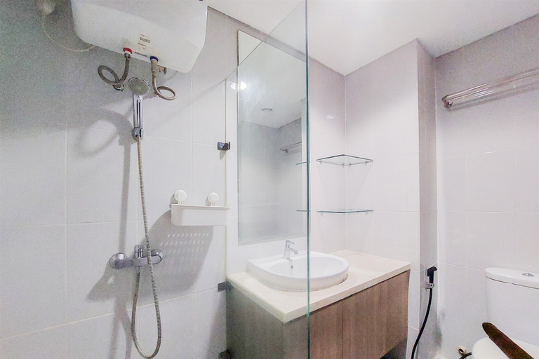 Bathroom 4, Great Deal And Cozy Studio Casa De Parco Apartment, Tangerang