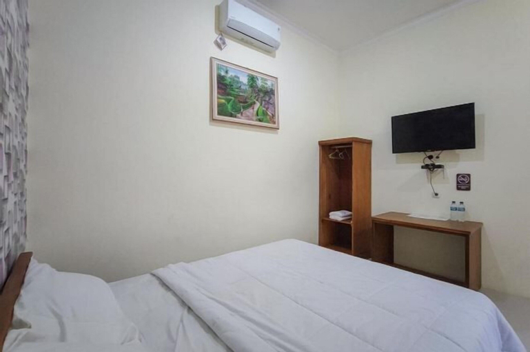 Bedroom 3, RedDoorz @ Tanakatto Homestay Waikabubak, West Sumba