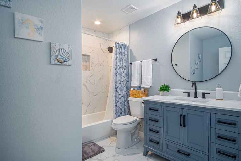 Bathroom 3, Trendy Historical Home Near Downtown Attractions, Bexar