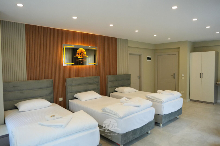 Bedroom 4, Ayder Altiparmak  Suit, Ardeşen