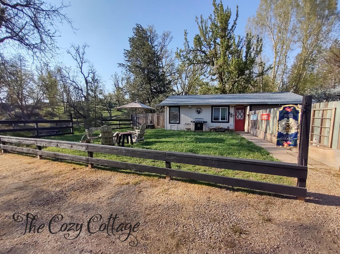 Others 5, Cozy Cottage, Fresno