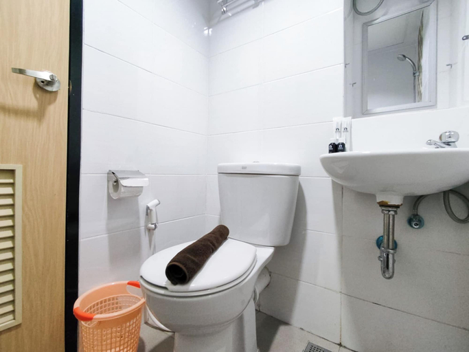Bathroom 2, Good Choice And Homey Studio At The Alton Apartment, Semarang
