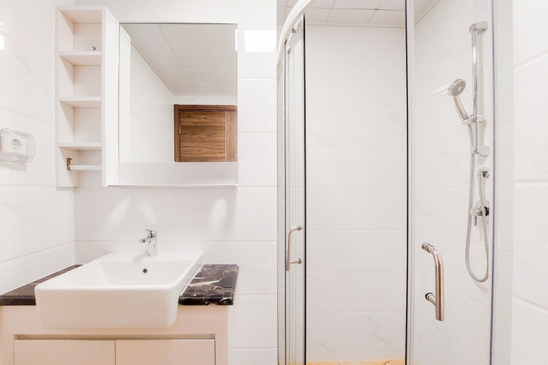 Bathroom 3, Spacious And Cozy 3Br Sky House Bsd Apartment, Tangerang Selatan