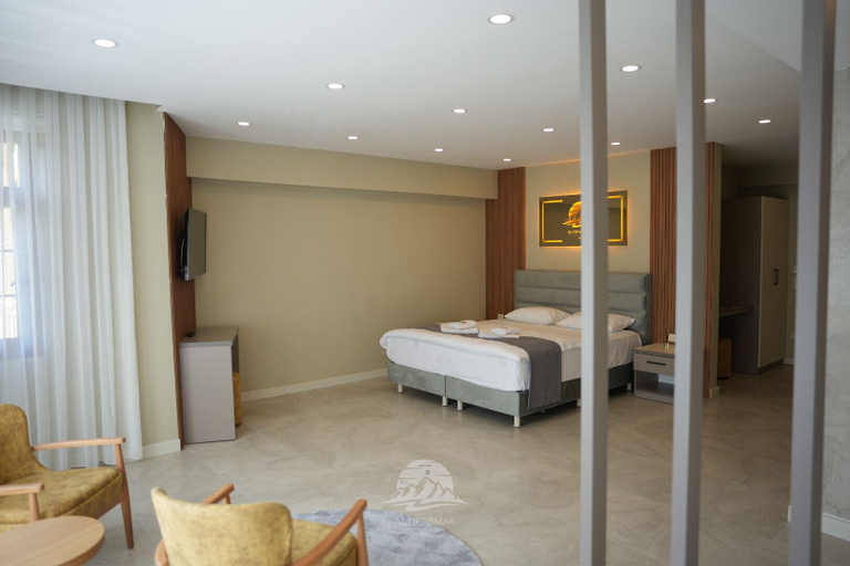 Bedroom 4, Ayder Altiparmak  Suit, Ardeşen