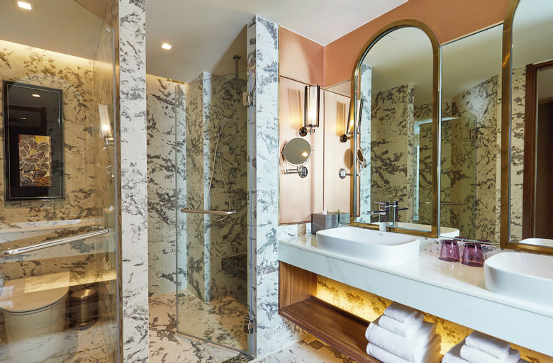 Bathroom 12