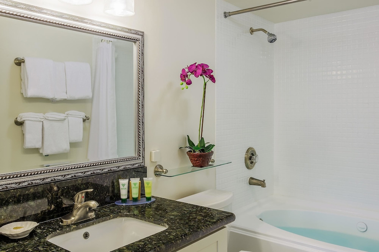 Bathroom 4, Aston at the Executive Centre Hotel, Honolulu