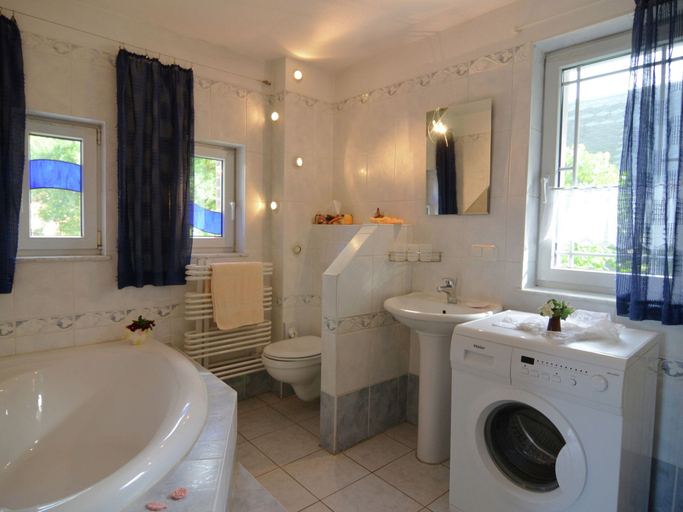 Bathroom 3, Schonow Forest Apartment, Barnim