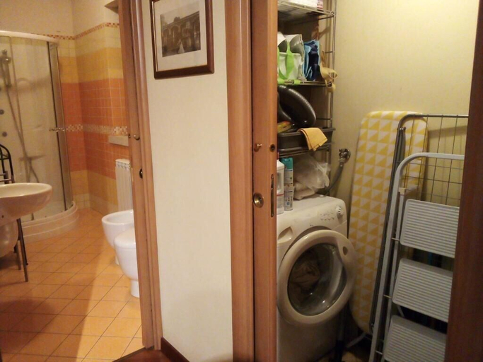 Bathroom 3, Mazzini House, Catania