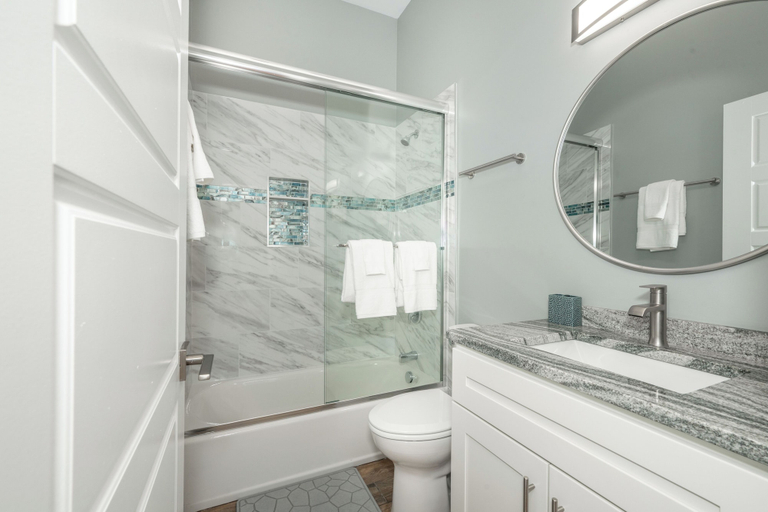 Bathroom 4, Findlay Market Suite 6, Hamilton