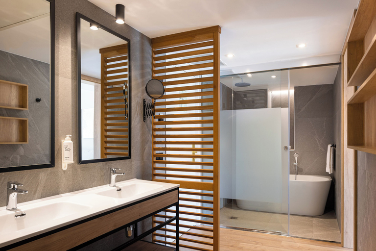 Bathroom 5, htop Amatista, Girona