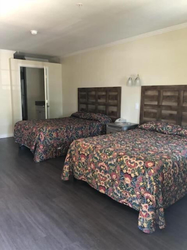 Bedroom 3, Sierra Crossing Motel, San Bernardino