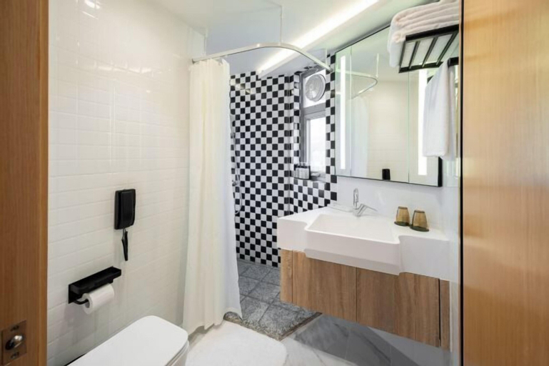Bathroom 7