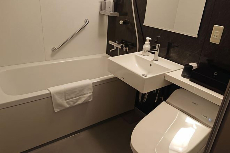 Bathroom 16