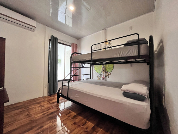 Bedroom 3, La Tribu Boutique Hostel for Women, Talamanca