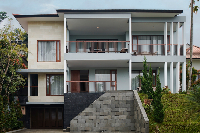 Exterior 12