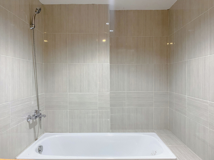 Bathroom 2, Well Furnished And Spacious 1Br Vasanta Innopark Apartment, Cikarang