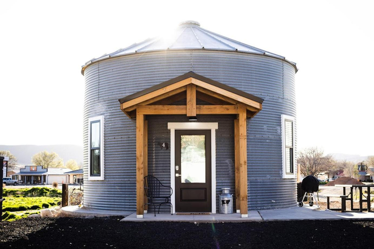 Others 5, Unique Silo Honeymoon Suite/ Soaker Tub/ Sleeps 4, Washington