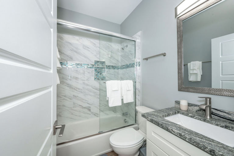 Bathroom 4, Findlay Market Suite 5, Hamilton