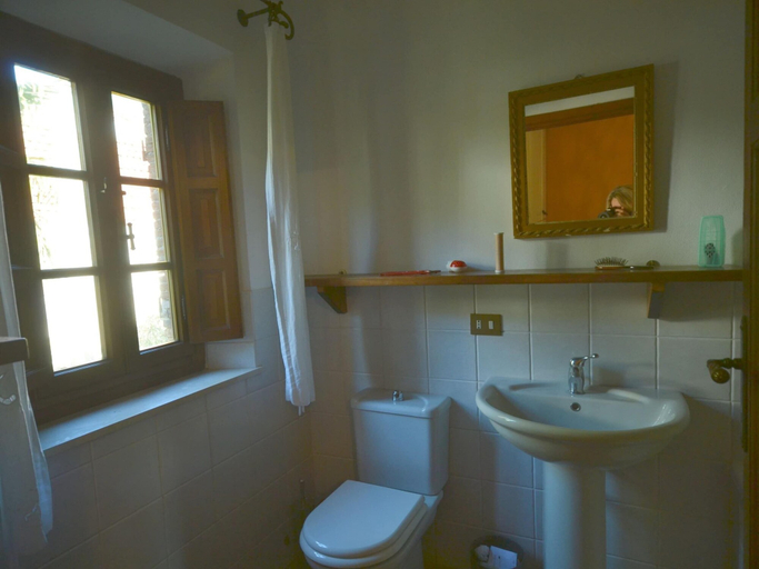 Bathroom 4, A Cozy Escape in Lucca, Lucca