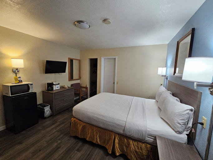 Bedroom 4, Travelodge by Wyndham Wenatchee, Chelan